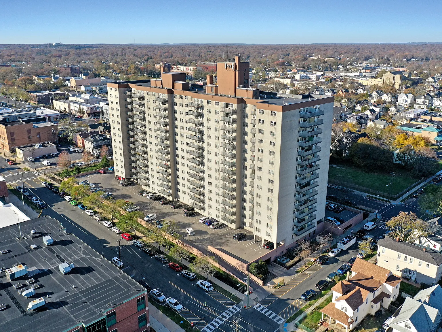 Munroe Towers — Photo 1