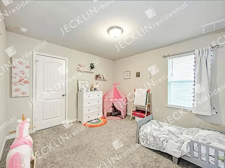 105 Kleberg Ct — Photo 17