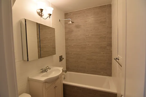 Rented by Zuz Realty | media 7