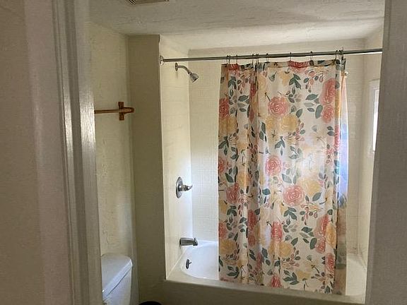 2nd image of 1112 SE 3rd Ave