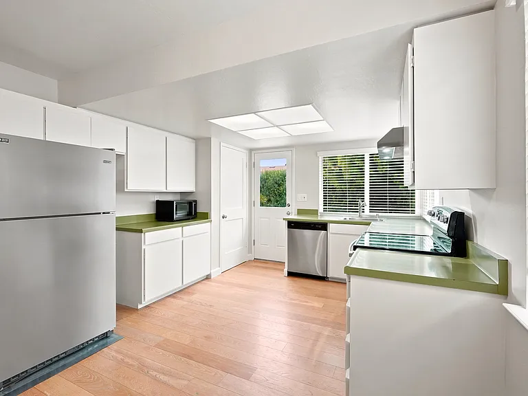 412 Kehoe Ave — Photo 7