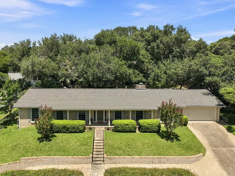 2802 Pecos St — Photo 3