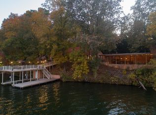 340 Ridgewood Dr, Muscle Shoals, AL 35661