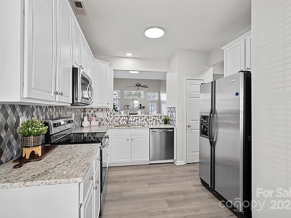 5th image of 141 N Arcadian Way