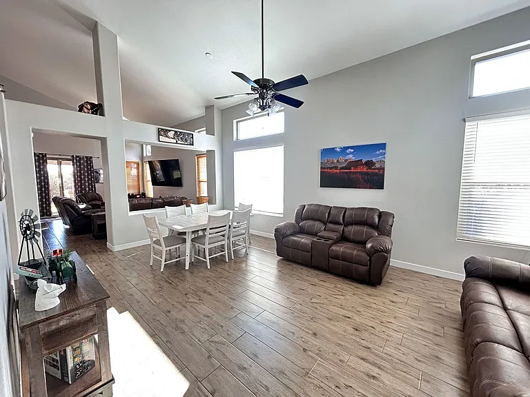 345 N Scott Dr — Photo 4