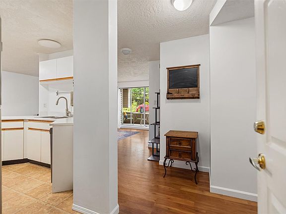 5th image of 1055 Hillside Ave #105