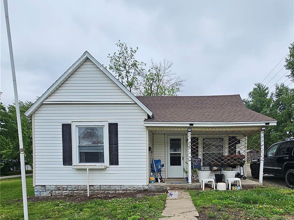 1st image of 324 W 15th St