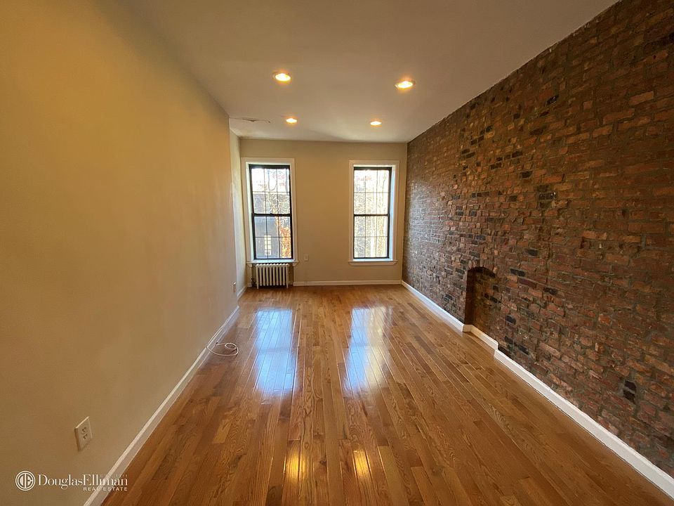1st image of 322 E 79th St