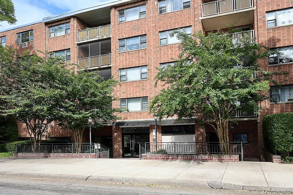Studio, 1.0 bath, 694 sqft, $2,500 — Photo 1