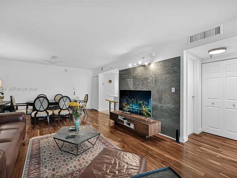 2401 Collins Ave #504 — Photo 4