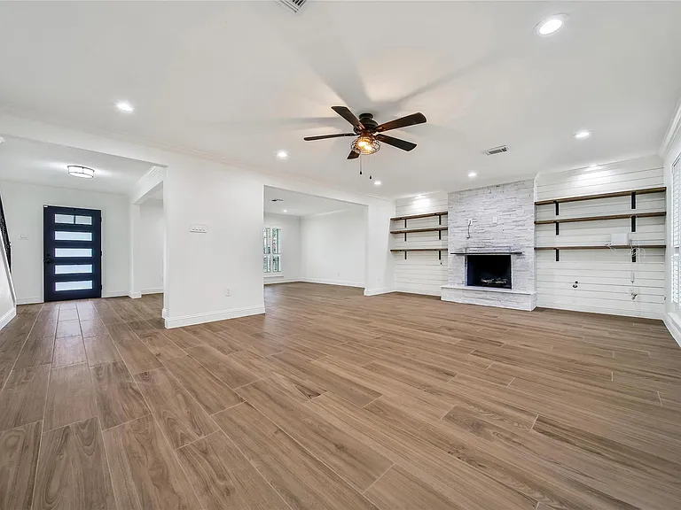 950 Del Norte St — Photo 9