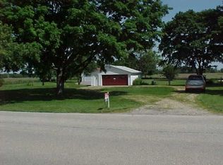 2951 Allentown Rd, Pekin, IL 61554