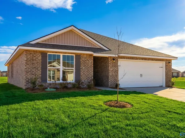 161 Heritage Lakes Blvd, New Market, AL 35761