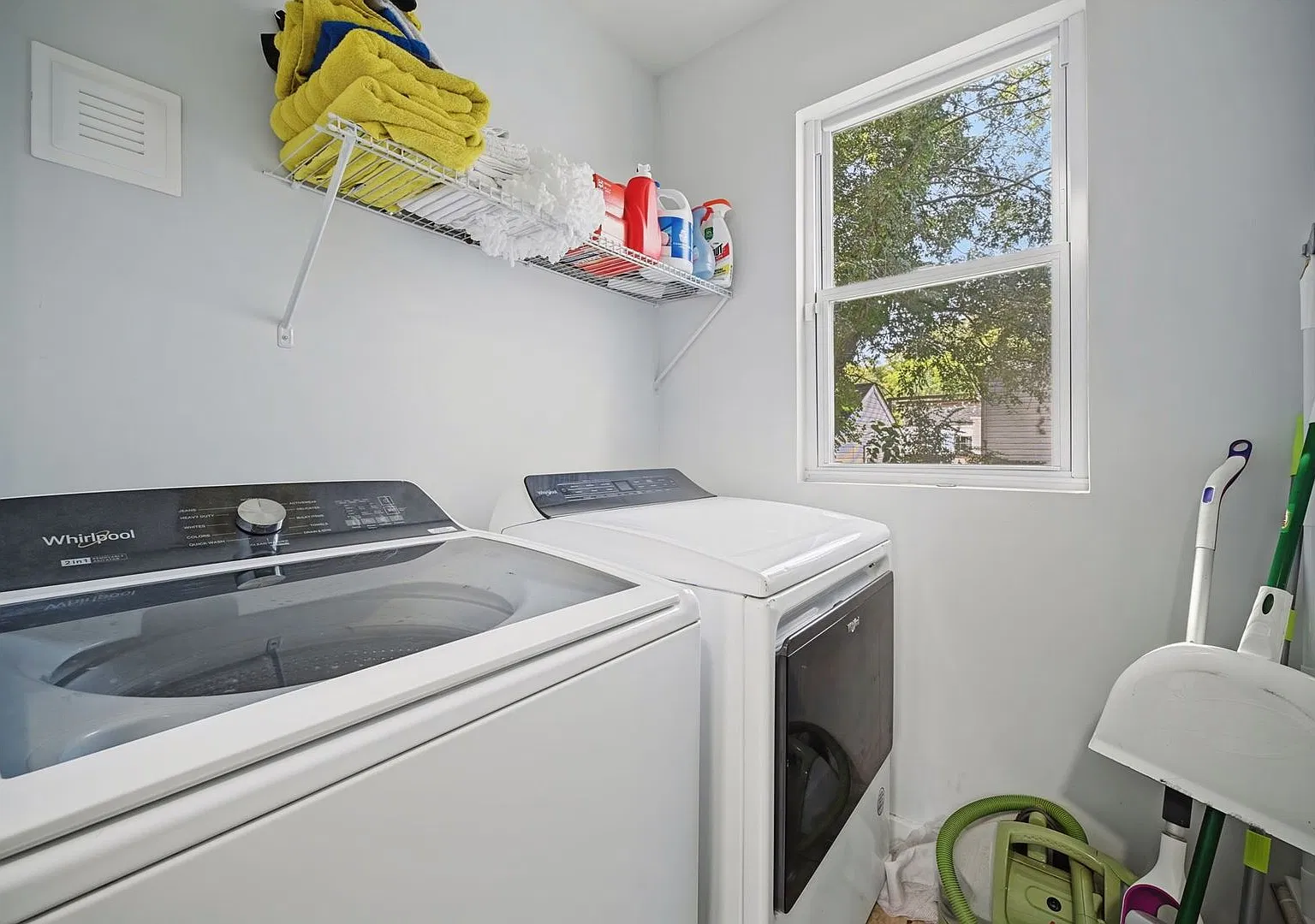 Charming Home! — Photo 3