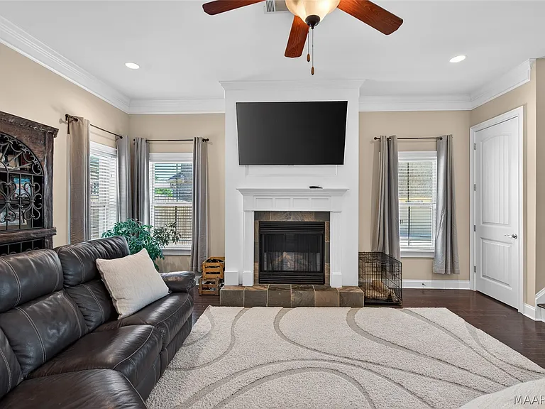 377 Sydney Ave — Photo 4