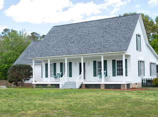 225 Yacht Club Dr, Newport, NC 28570