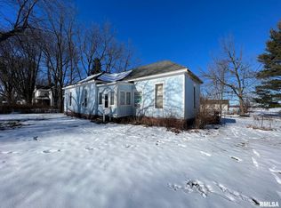 112 W Winans St, Chestnut, IL 62518