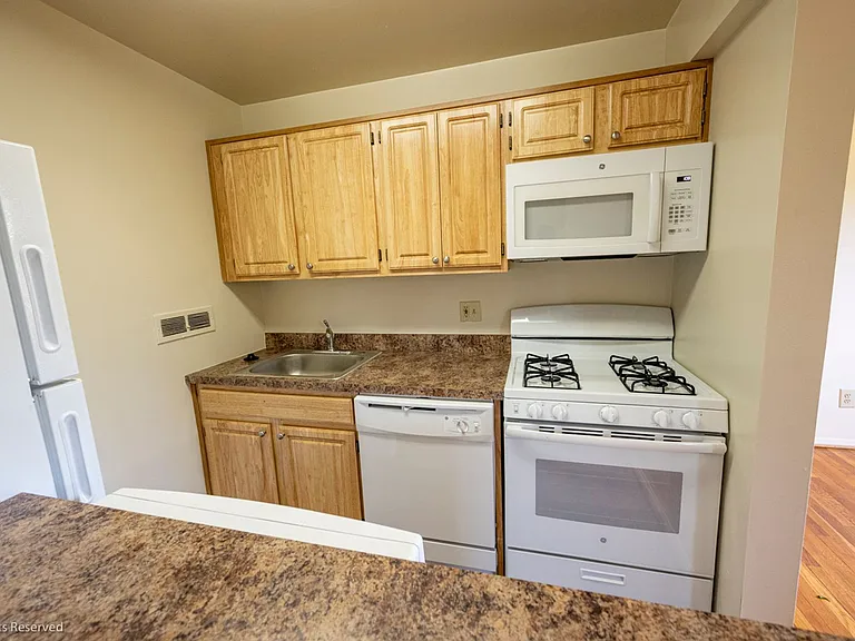 Mt Washington Manor — Photo 32