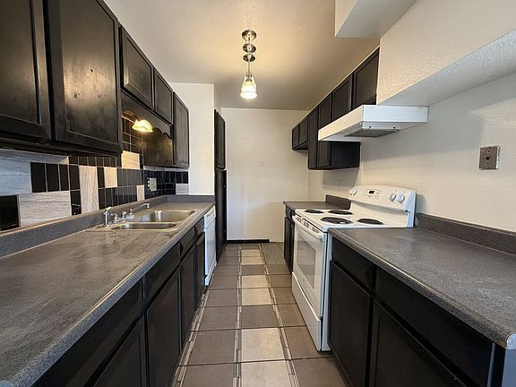 3rd image of 5910 W Golden Ln
