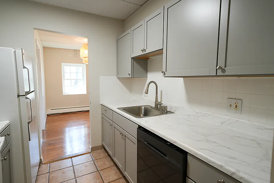 3 bed, 1180 sqft, $3,200 — Photo 3
