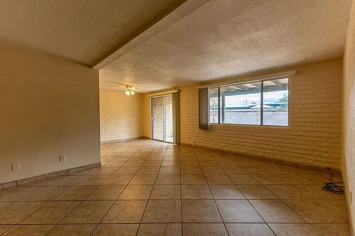 2 bed, 1.0 bath, 1179 sqft, $1,275 — Photo 4