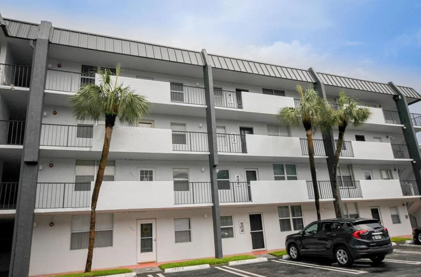 2 bed, 2.0 bath, 1068 sqft, $3,200 — Photo 2