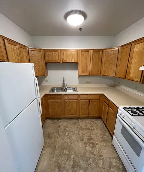 932 Rollins Road932 F — Photo 1