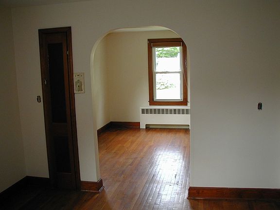 arched opening to living roo