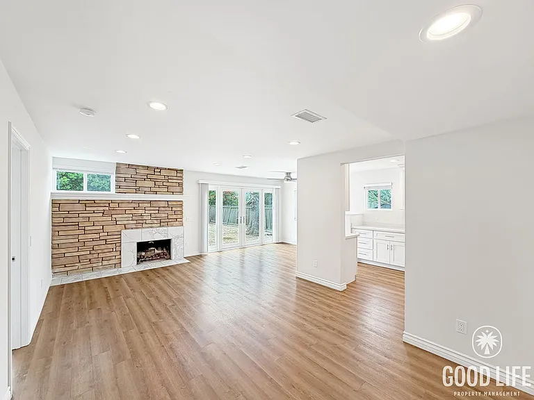Charming 3B/2BA Home with Attached Garage, Large Yard and Modern Comforts in Quiet Baseball Field... — Photo 2