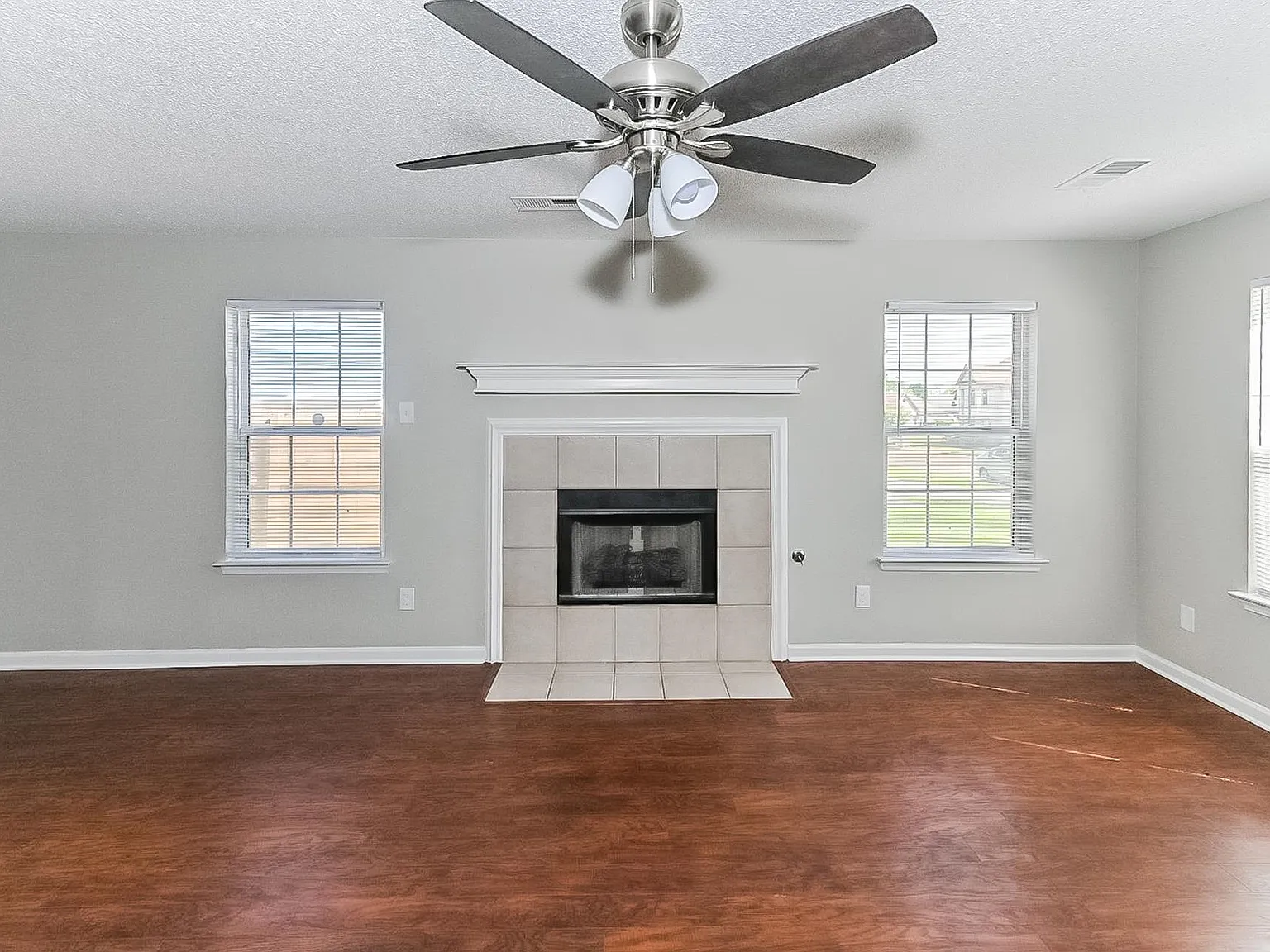 4 bed, 2.5 bath, 1967 sqft, $1,765 — Photo 2