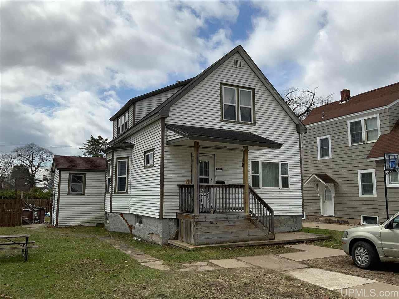 607 Michigan Ave Gladstone Mi 49837 Mls 1126076 Zillow