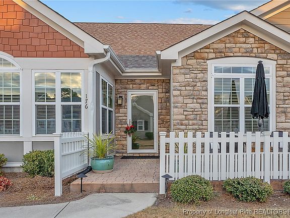 4th image of 176 Nandina Ct