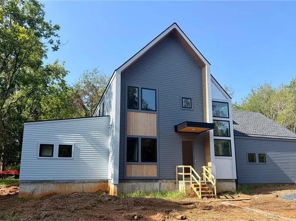 215 Winterberry Way, Roswell, GA 30075