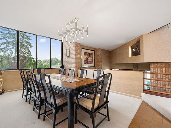 5th image of 42 Royal Vale Dr