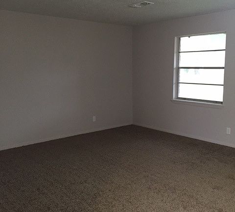 5th image of 707 Teabury Ave