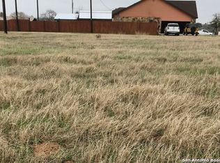 720 Crestview, Floresville, TX 78114