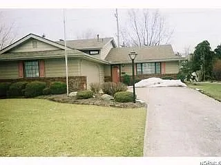 267 Northfield Dr photo 1