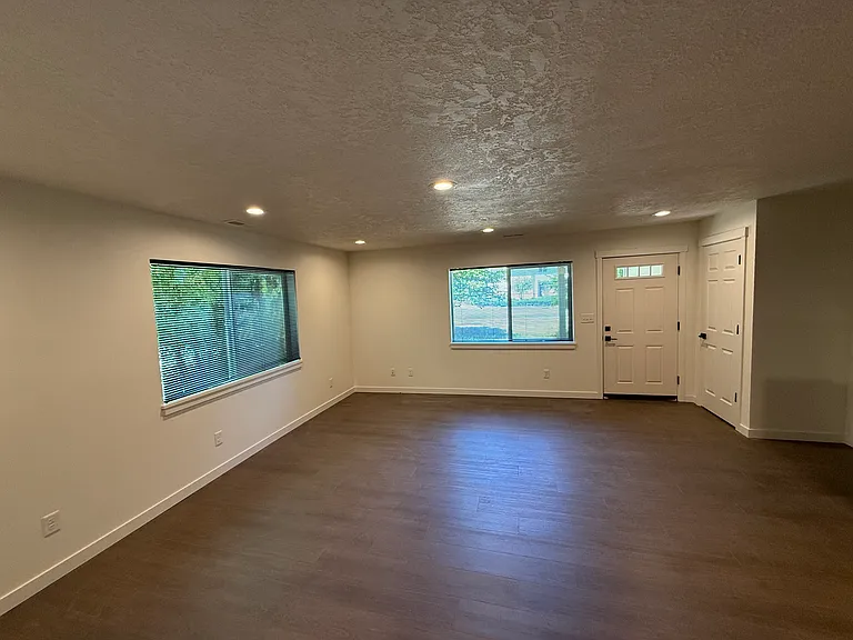 2440 Cal Young Rd — Photo 6