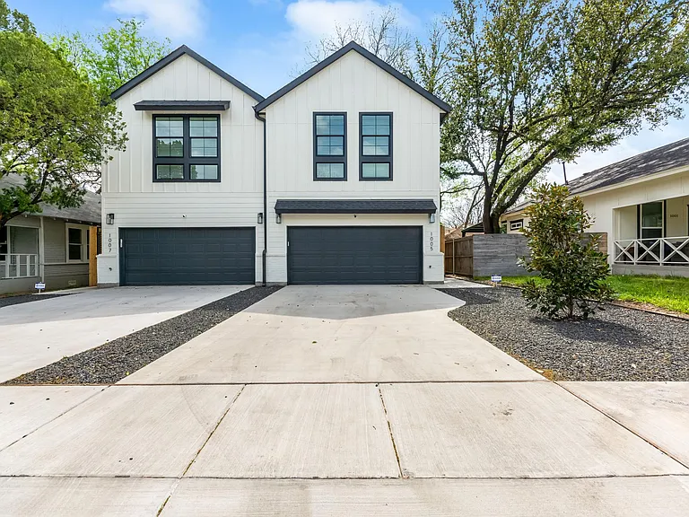 Duplex, Unit on the right