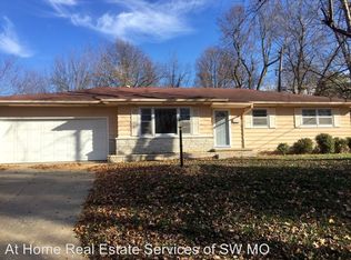 2212 S Pickwick Ave, Springfield, MO 65804