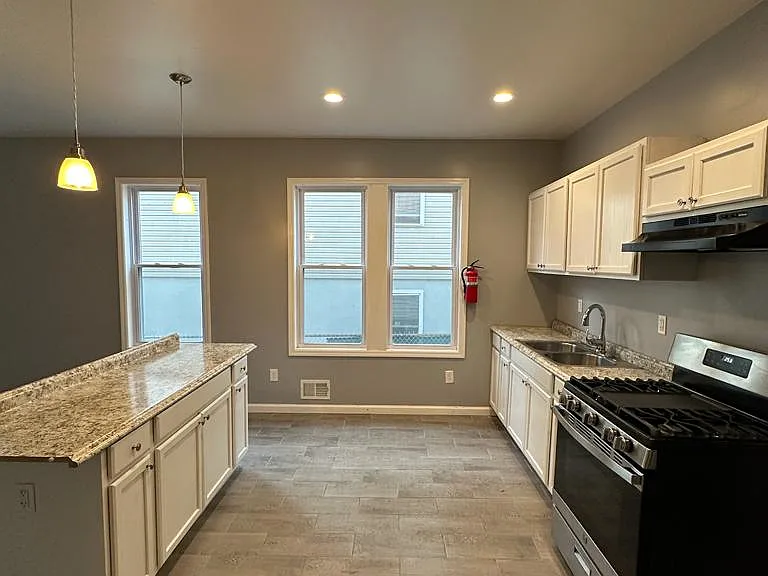 43 Schley St #1R — Photo 15