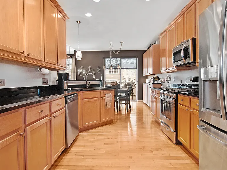 423 Vaughn Cir — Photo 7