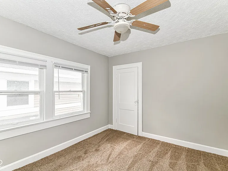 3041 Broadway St — Photo 17
