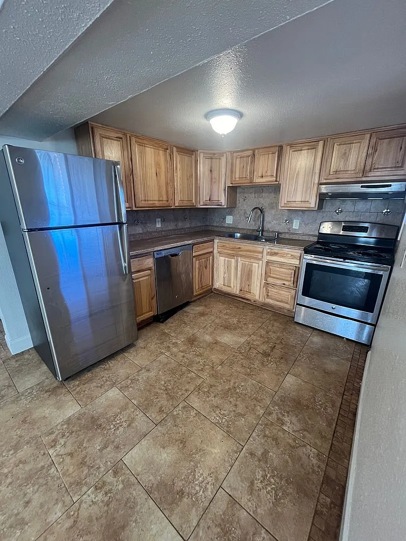 Garden Level Two Bedroom Available in Lakewood! — Photo 1