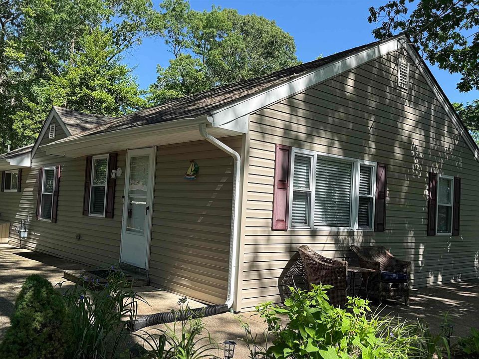 1st image of 463 Spruce Ave
