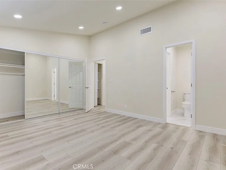 7409 Woodman Ave — Photo 32