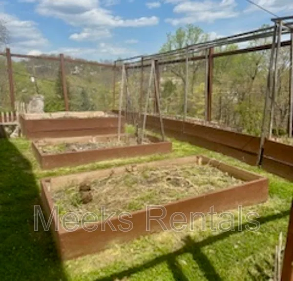 1118 Montrose Dr — Photo 7