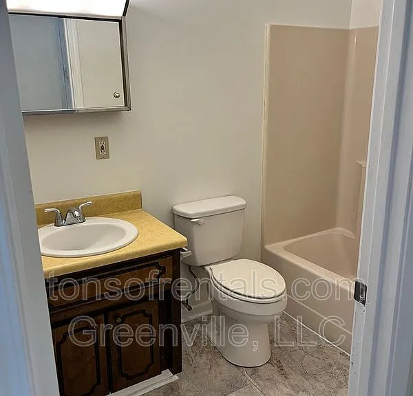 13 Melissa Ct #C — Photo 8