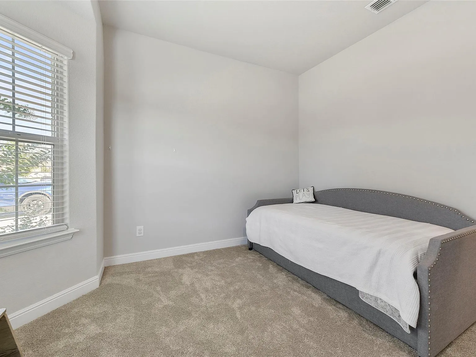 4 bed, 2100 sqft, $2,550 — Photo 4