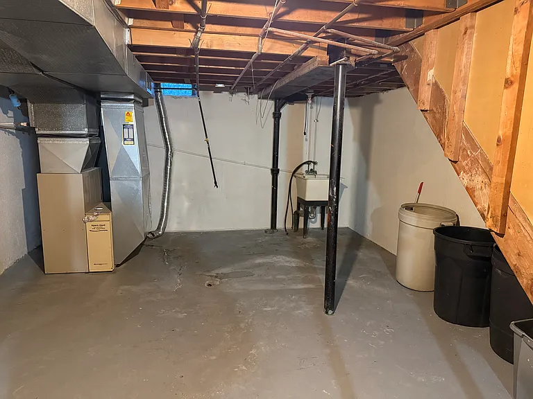 4651 Kingsley Dr — Photo 21